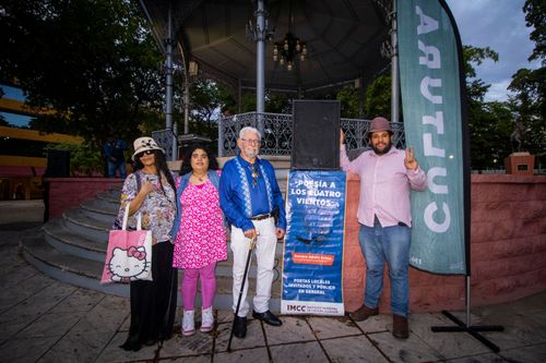 ESCRITORES LOCALES COMPARTEN SU “POESÍA A LOS CUATRO VIENTOS”