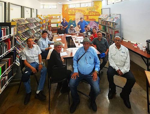 CLUB DE LECTURA BAJO EL KIOSCO EN LA BIBLIOTECA “HERBERTO SINAGAWA MONTOYA”
