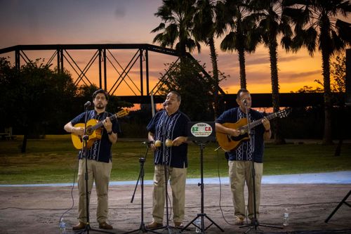 PARQUE ACUÁTICO SE LLENÓ DE ROMANTICISMO CON EL TRÍO AZTECA