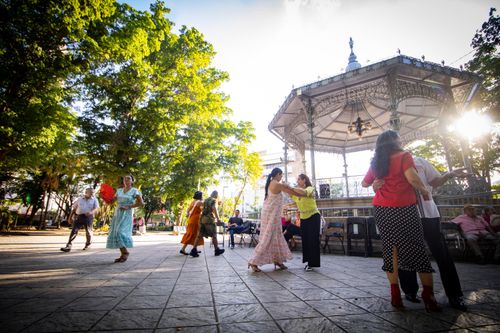 QUÉ FABULOSAS LAS “TARDES DE DANZÓN” EN EL KIOSCO DE LA PLAZUELA OBREGÓN