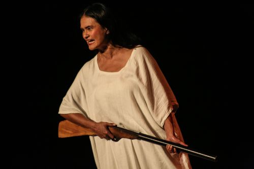ILUMINA EL ESCENARIO DEL FESTIVAL DE MONÓLOGOS, “FELIPA, UN RELÁMPAGO EN LA OSCURIDAD”