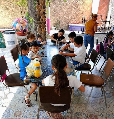 NIÑAS Y NIÑOS DE QUILÁ ESTÁN “TRANSFORMANDO EL BARRO” EN EL CURSO DE VERANO 2026.