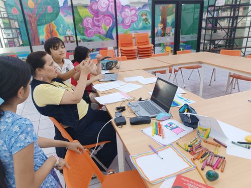POETAS EN FORMACIÓN EN EL TALLER “PAPALOTES AL VUELO”