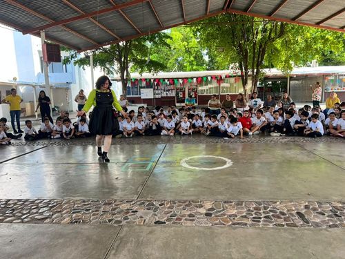 GEORGINA MARTÍNEZ CONTÓ, CANTÓ Y BAILÓ SUS "CUENTOS PARA CELEBRAR” EL ANIVERSARIO DE LA CIUDAD