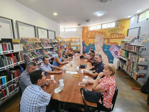 CLUB DE LECTURA BAJO EL KIOSCO: UN ESPACIO PARA LA REFLEXIÓN, LOS LIBROS Y LOS SABERES