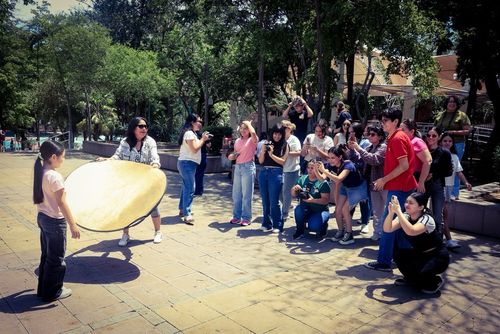 TOMARON FOTOS CON REFLECTORES LOS PARTICIPANTES DEL CURSO “FOTOGRAFÍA PARA PRINCIPIANTES”