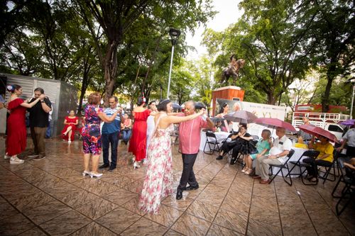 LA LLUVIA NO DETUVO A LAS INCREÍBLES “TARDES DE DANZÓN” EN SU 26º ANIVERSARIO EN LA PLAZUELA OBREGÓN