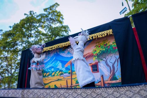 GUIÑOLEROS PRESENTÓ “CUENTOS CORTOS, AMISTADES LARGAS”