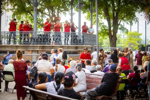 LA BANDA SINALOENSE DE LA SECCIÓN 34 AMENIZÓ EL “VIERNES DE BANDA” EN LA PLAZUELA OBREGÓN