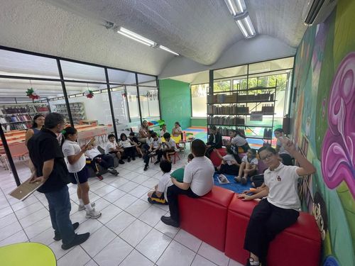 ALUMNOS DE QUINTO AÑO DE LA ESCUELA “LIC. EUSTAQUIO BUELNA” VISITARON LA BIBLIOTECA “ROSA MARÍA PERAZA"