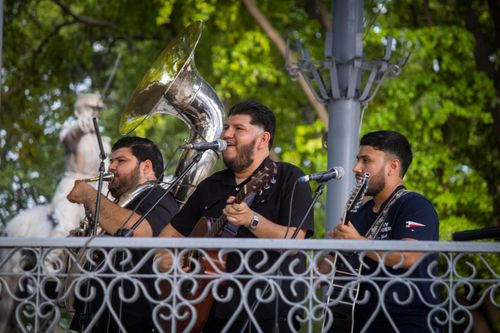 GRUPO AFORTUNADO EN LA “FIESTA EN EL KIOSCO”