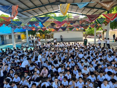 GUIÑOLEROS Y FILIBUSTEROS LLEVAN SU ARTE A LAS PRIMARIAS EN EL ANIVERSARIO